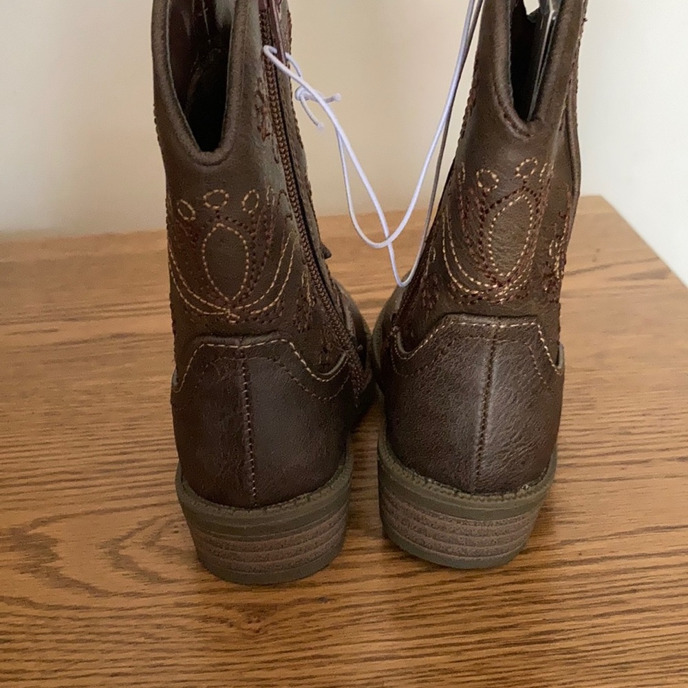 New Cat & Jack girls brown boots with heart size 7 - Picture 6 of 6